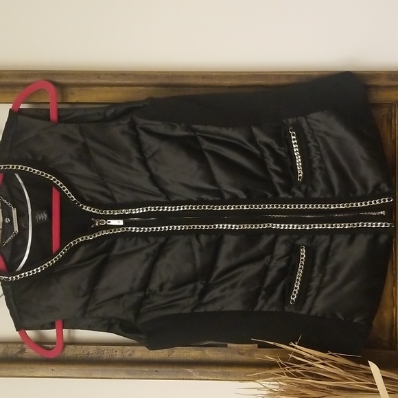 POLISHED LOOK ♥️White House Black Market vest with silver chain details - Picture 4 of 11